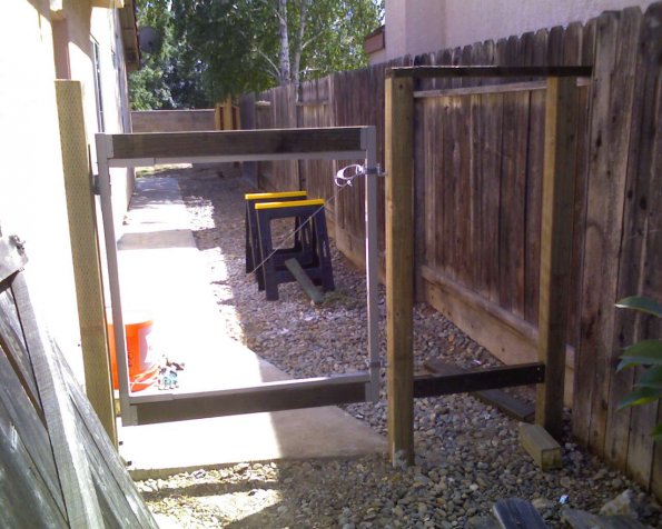 Adjust-a-gate